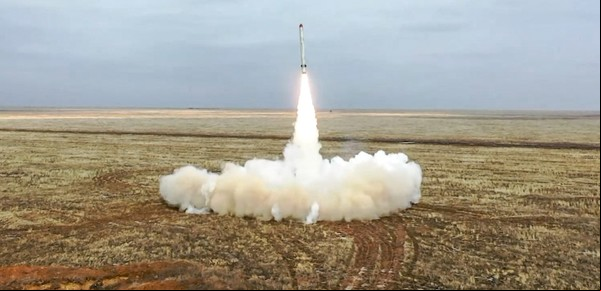 Si Rusia tira una bomba atómica táctica "las fuerzas rusas en Ucrania serán destruidas"