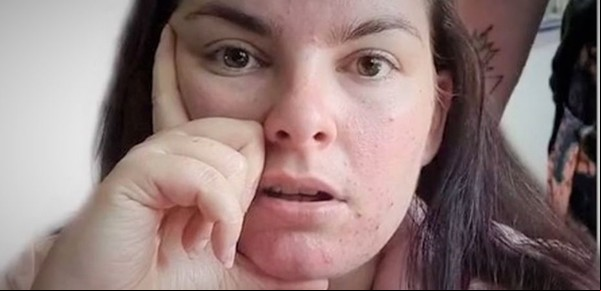 Sin saberlo, se hizo un inocente tatuaje swinger y su vida se volvió un drama