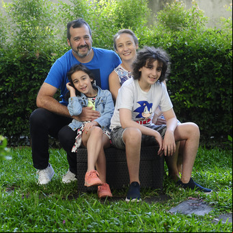 Tiene 12 años, superó la leucemia y ahora vende mates para ayudar a fundaciones contra el cáncer