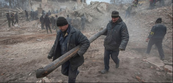 Guerra Rusia-Ucrania: denuncian que Moscú atacó una escuela con bombas racimo y piden abrir una causa por "crimen de guerra"