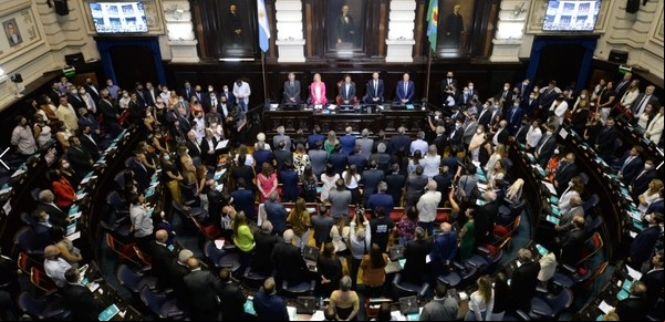 Piden informes y explicaciones a Axel Kicillof en la Legislatura bonaerense tras la cuestionada compra de geles íntimos