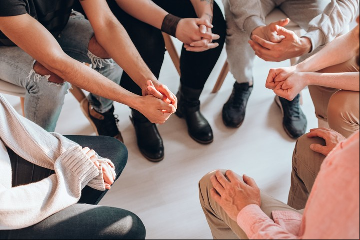 Los grupos de apoyo a la hora de bajar de peso son útiles para muchas personas que comienzan un tratamiento. Foto Shutterstock.