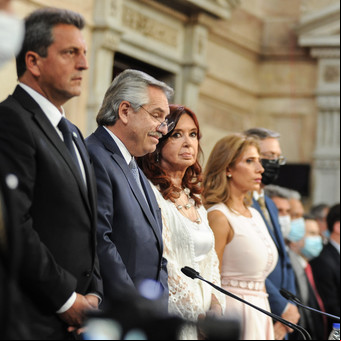 Empresarios y economistas reclaman "consenso político" para calmar a los mercados