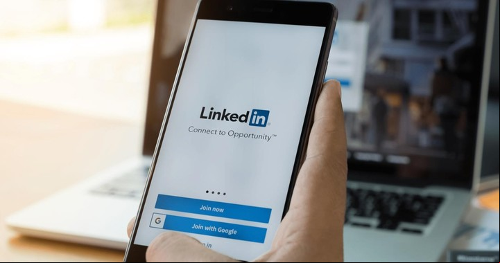 Al buscar empleo en LinkedIn, muchas personas pueden ser víctimas de estafas. Foto Shutterstock.