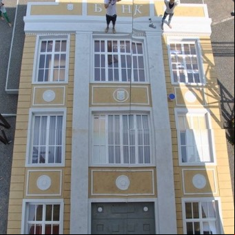 Su instalación en Ucrania fue destruida y pide el fin de la guerra: el mensaje de Leandro Erlich