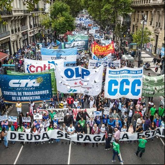 Sectores K protestaron contra el acuerdo y se espera una marcha de la izquierda