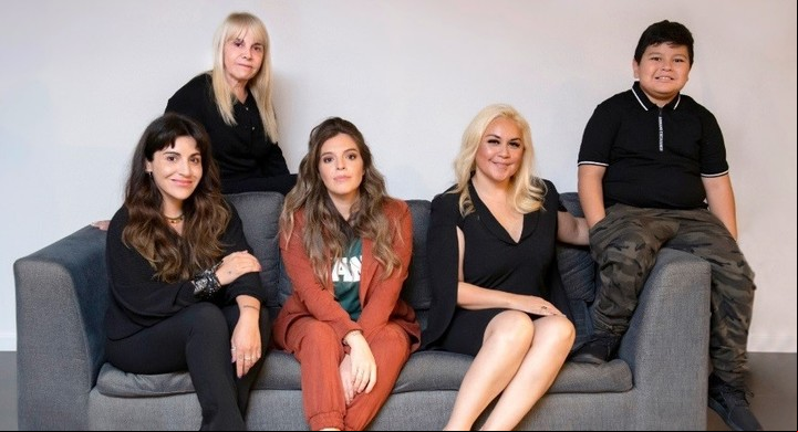 Claudia Villafañe, Verónica Ojeda, Dalma, Gianinna y Diego Fernando Maradona. Foto: Instagram.