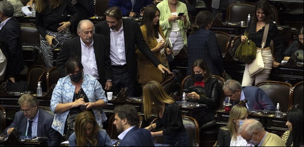 Además de Máximo Kirchner, quiénes fueron los otros 40 diputados oficialistas que no votaron a favor del acuerdo