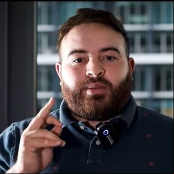 De dormir en un auto a millonario: el argentino de 26 años que combatió para Israel y hoy es un empresario exitoso en EE.UU.