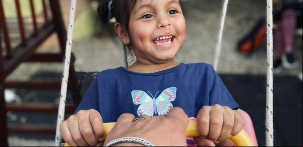 Le hicieron el trasplante a la nenita de tres años a quien su hermanita melliza le donó médula ósea