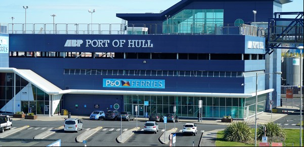 La naviera P&O que cruza el Canal de la Mancha suspende el servicio y echa a 800 empleados