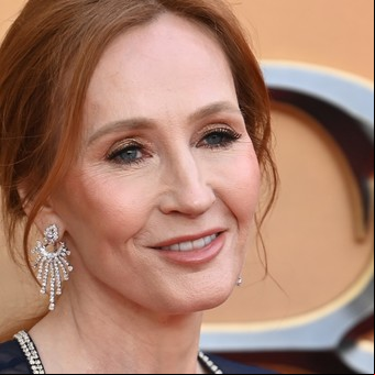 J.K. Rowling coincide con Trump y critica las políticas de identidad de género y el woke