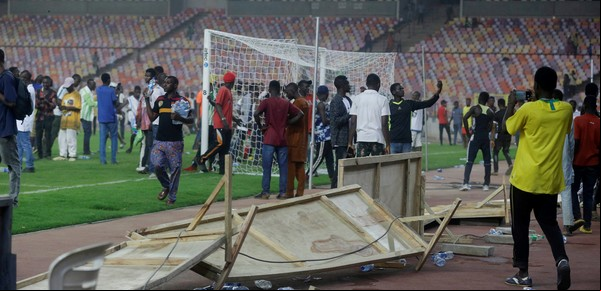 Destrozos en Nigeria porque quedaron afuera del Mundial Qatar 2022: el Gobierno había regalado 20 mil entradas