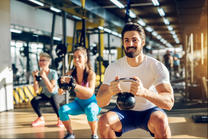Aumentar la masa muscular en el gimnasio. Foto Shutterstock.