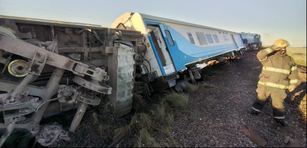 Tren descarrilado en Olavarría: ahora apuntan al exceso de velocidad y a un problema en la formación