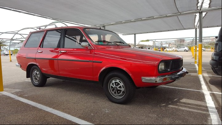 El Renault 12 Break era conocido por su gran capacidad de carga y confiabilidad mecánica. Foto: Archivo Clarín.
