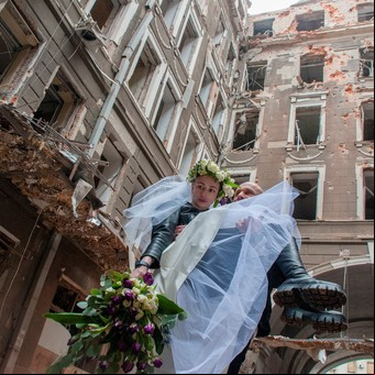 El amor bajo las bombas de la guerra: hubo más de 22 mil casamientos en Ucrania