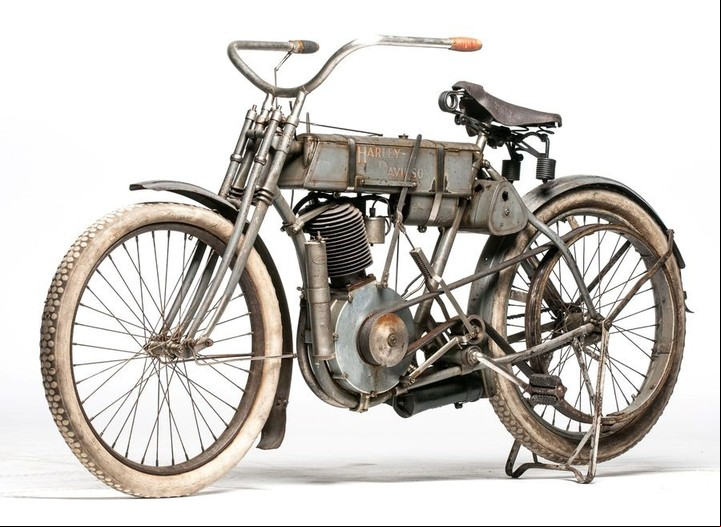 Harley-Davidson Strap Tank (1907).