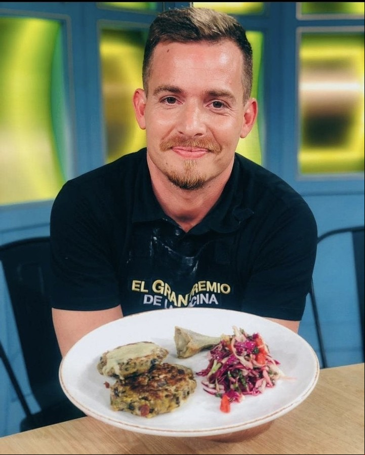 Del Azar fue bicampeón de "El Gran Premio de la Cocina" donde, en la edición del 2020, se consagró campeón de todos los ganadores del certamen. Allí comenzó a ganar popularidad.
