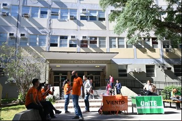 Bochazos en Medicina de La Plata: ahora son dentro de la carrera y reclaman presencialidad