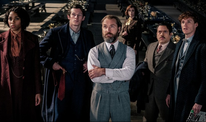 "Animales fantásticos: Los secretos de Dumbledore" fue sexta, antes de saltar también al streaming. Foto WB