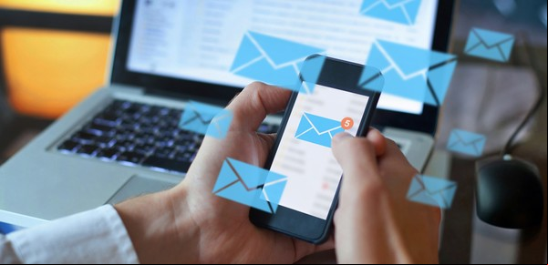 El aluvión de notificaciones al celular, ¿nos vuelve más tontos?