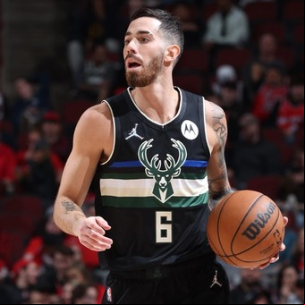 Luca Vildoza tuvo su debut soñado en la NBA, con asistencias de lujo y sonrisas de sus compañeros