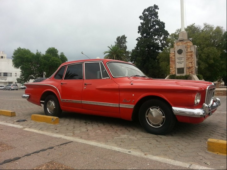 El Valiant II tenía la misma carrocería que el V200, aunque llevaba un motor más grande y potente.