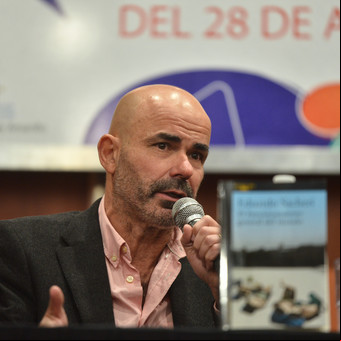 Eduardo Sacheri: "Uno siempre corre riesgos autobiográficos cuando escribe"
