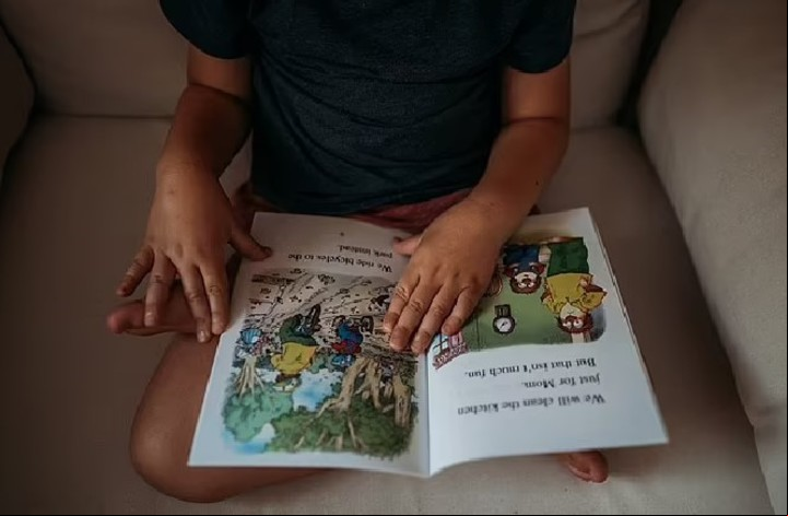 A Sebastian Esposito le encanta leer y se obsesiona con eso.