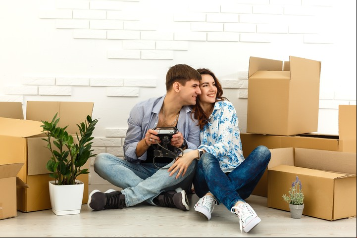 Planificar, ahorrar y  presupuestar son claves para poder encarar el desafío de irse a vivir en pareja. Foto: Shutterstock.