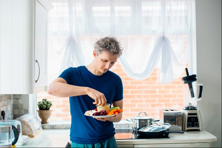 Sugieren que las personas con depresión también reciban asesoramiento nutricional como parte de su abordaje. Foto ilustrativa Shutterstock.