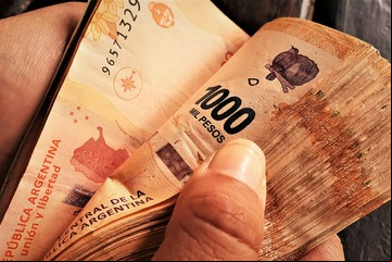 Refugiar los pesos: qué cuentas te pagan 65% de interés sólo por tener saldo