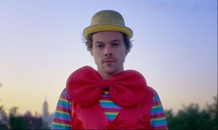 Harry Styles en el videoclip de "Daylight" con dirección de James Corden. Foto: IG