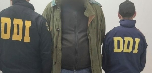 Vendía armas pesadas en internet: ofrecía una ametralladora y hasta un lanzamisiles