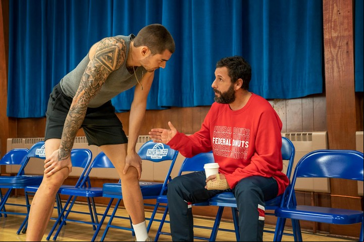 El español Juancho Hernangomez y Adam Sandler, en la extrañeza que es "Garra".