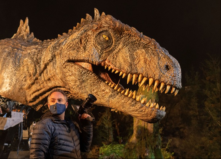 El director Colin Trevorrow, en el set de "Jurassic World Dominio". Foto AP