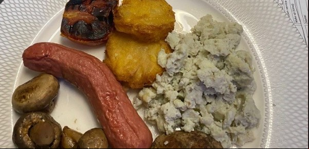 Tuit viral: el "indescifrable" desayuno en un vuelo de Primera Clase