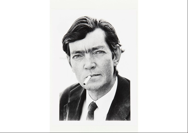 Icónico retrato de Julio Cortázar de 1967 por Sara Facio.