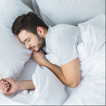 "Duermo, pero no descanso": 10 claves para un sueño profundo y evitar microdespertares