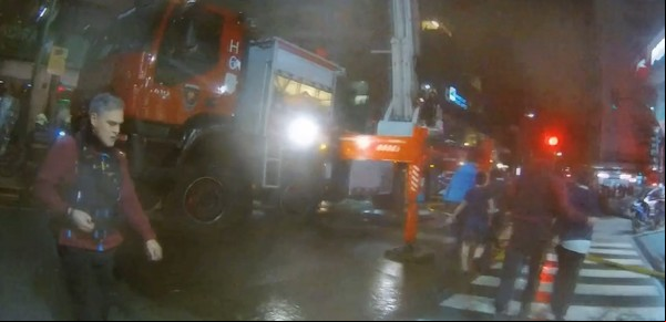 Así entraron los bomberos al edificio del incendio en Recoleta: cómo fue el llamado al 911
