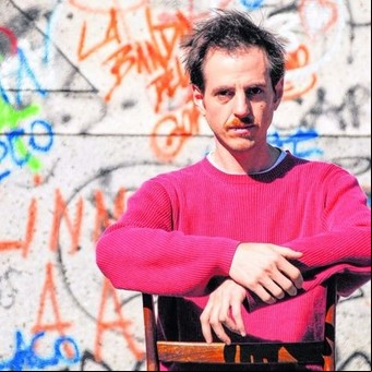 Agustín Valle: "Con las pantallas, se puede pasar la vida entretenido sin vivir ninguna experiencia"