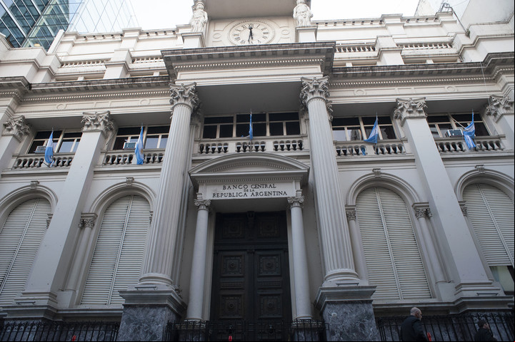 La emisión del Banco Central y la deuda local, dos factores críticos según el Financial Times. Foto Rolando Andrade Stracuzzi