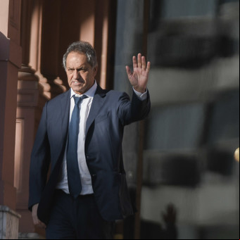 Tras apenas 43 días como ministro, Daniel Scioli vuelve a la embajada de Brasil
