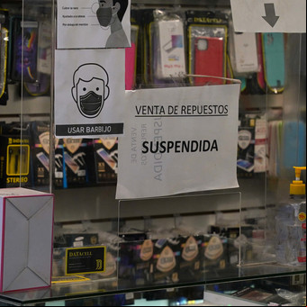 "Sálvense quien pueda": dólar "del momento", remarcaciones y cupos, la estrategia de los comerciantes