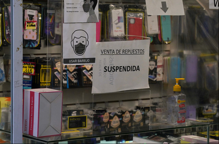 Recorrida por comercios ante la disparada del dólar blue. Foto Guillermo Rodríguez Adami
