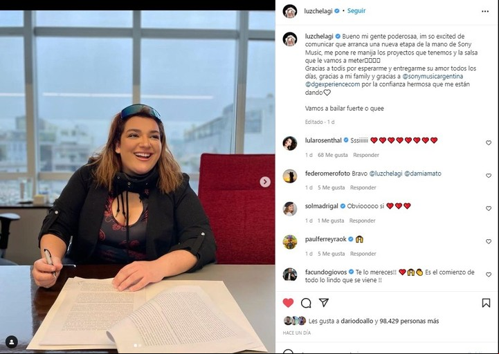 El post de Luz Gaggi en sus redes cuando firmo contrato con la discográfica Sony Musica Argentina.