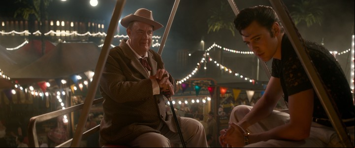 Tom Hanks es el Coronel Parker, y Austin Butler, Elvis, en la película que tuvo su premiere en el Festival de Cannes. Fotos WB