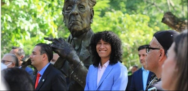 Inauguraron un monumento a Jorge Luis Borges en una plaza de Caracas