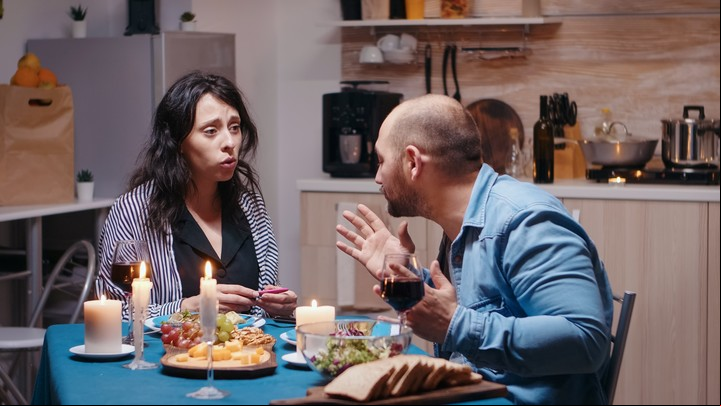 El mito de que, en el caso de las parejas heterosexuales, el varón no querrá incorporar un juguete a la vida sexual es común. Foto: ilustración Shutterstock.
